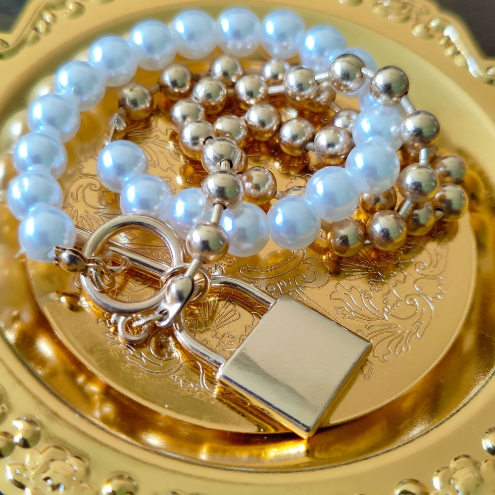 Lock design Faux pearl necklace